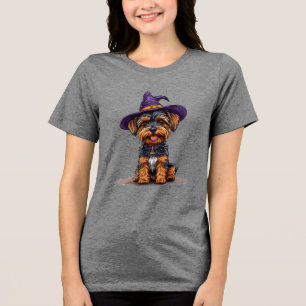 Fröhlicher Halloween-Hund mit einem Hexenhut Tri-Blend Shirt
