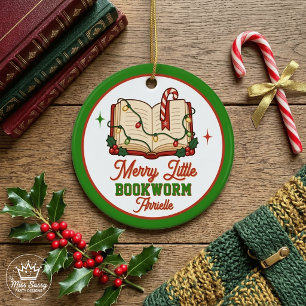 Fröhlicher kleiner Bücherwurm liest Weihnachten Keramik Ornament