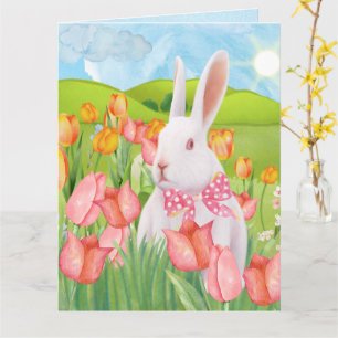 Fröhlicher Osterhase mit rosa Tulpen Karte