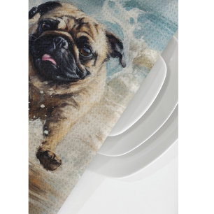 Fröhlicher Pug am Strand individuell anpassbar Geschirrtuch