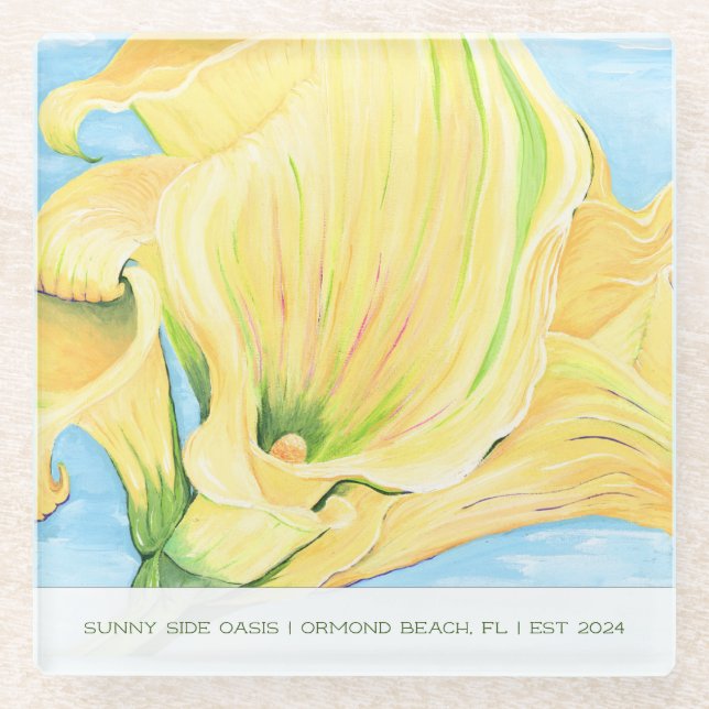Fröhliches gelbes Calla-Lilien-Ferienhaus Glasuntersetzer (Vorderseite)
