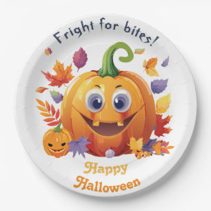 Fröhliches Halloween Kürbis auf einem Blätterhaufe Pappteller