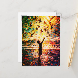 Fröhliches Kind spielt mit Vögeln Sonnenaufgang Wa Postkarte