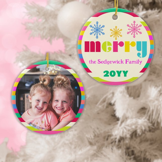 fröhliches modernes, kühne Personalisiertes Foto Keramik Ornament (merry Modern Bold Colorful Personalized Photo Ceramic Ornament)