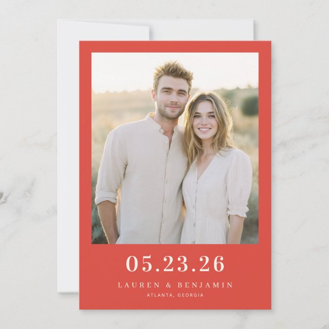 Fröhliches rotes klassisches Foto Save The Date (Vorderseite)