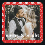 fröhliches und helles Weihnachtsbaumpaar Foto rot Quadratischer Aufkleber<br><div class="desc">Merry und Bright | Moderne Weihnachtsfamilie Foto Keramik Ornament</div>