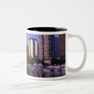 Front du Seine und Eiffelturm, Paris, Frankreich Zweifarbige Tasse