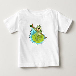 Frosch als Hiker mit Stick Baby T-shirt