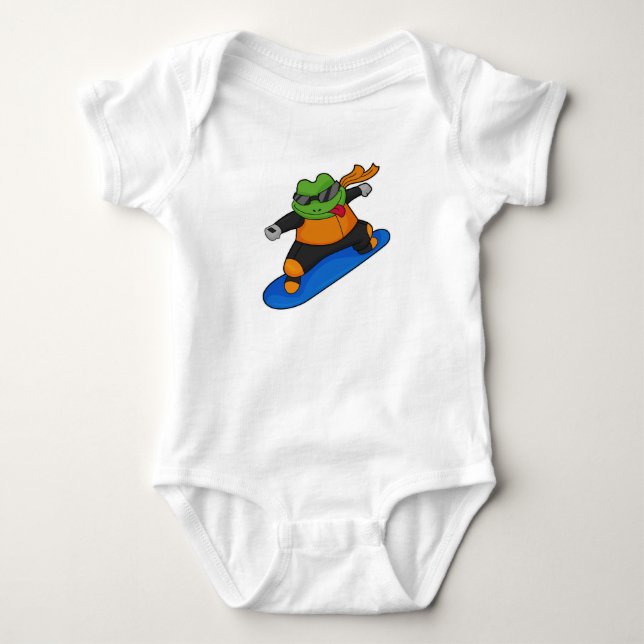 Frosch als Snowobarder mit Snowboard Baby Strampler (Vorderseite)