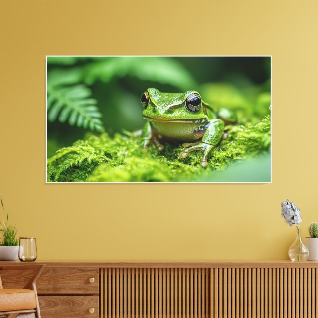 Frosch in neuem Waldmoosbewuchs Leinwanddruck (Insitu (Wohnzimmer))