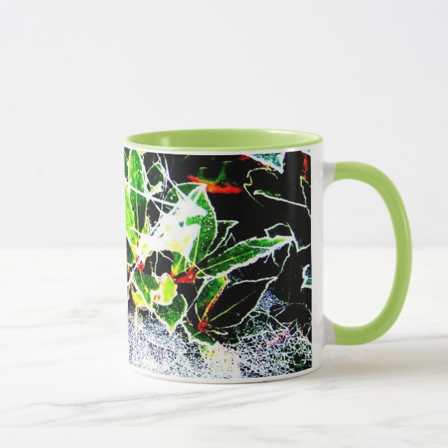 Frost umfaßte Stechpalmen- und Tasse (Rechts)
