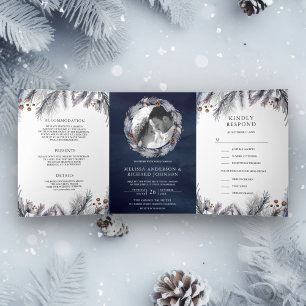 Frostige Kiefernblätter Winter Navyblaue Hochzeit Dreifach Gefaltete Einladung