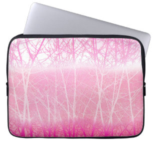 Frostige, neblige Bäume in Pfirsich und Rosa Laptopschutzhülle