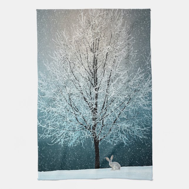 Frostiger Baum im Abend Geschirrtuch (Vertikal)