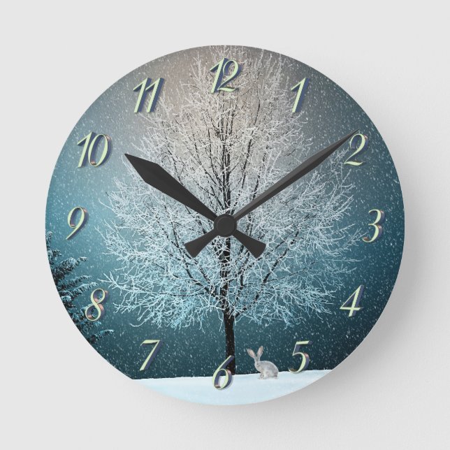 Frostiger Baum im Abend Runde Wanduhr (Vorderseite)