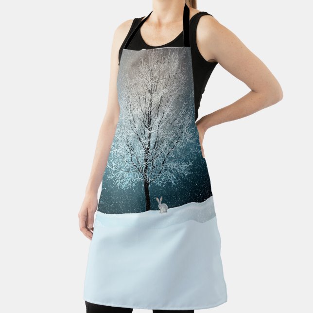 Frostiger Baum im Abend Schürze (InSitu)