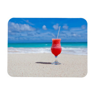 Frostiger Strawberry Drink am Strand Magnet