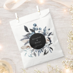 Frosty Blue Winter Floral Monogram Wedding Geschenktütchen