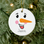 Frosty the Snowman Happy Face Keramik Ornament<br><div class="desc">Dieses niedliche, fröhliche Schneemann-Gesichtsdesign erinnert uns daran, dass der Power eines einfachen Lächelns sogar die kältesten Tage erhellen kann und das Glück an den unerwarteten Orten zu finden ist.</div>