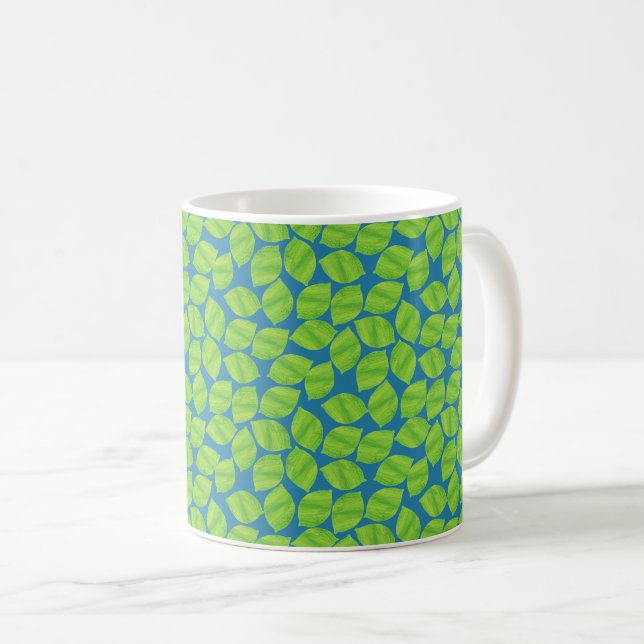 Fruchtige grüne Grenzen auf blauem Hintergrund, um Kaffeetasse (VorderseiteRechts)