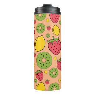 Fruchtige Tapete: Erdbeeren, Zitronen, Kiwis. Thermosbecher