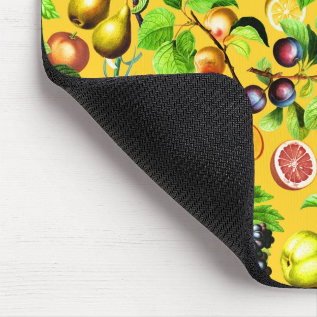 Fruchtmuster auf gelbem Hintergrund Mousepad (Ecke)