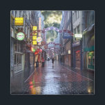 Früh morgens Regen - Amsterdam im November Magnet<br><div class="desc">Dies ist eine Zeit des Jahres in Amsterdam die meisten Touristen nicht sehen. Selbst der abgelegene Teil der Stadt verkürzt die Öffnungszeiten und die kleinen Zimmer im Rotlichtviertel sind alle leer. Es ist hübsch verträumt. Ich bin auf dem Weg zu meinem Vater vorbeigekommen, bevor er verstorben ist, sonst wäre es...</div>