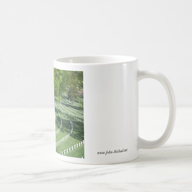 Frühjahr am Arlington-Staatsangehörig-Friedhof Kaffeetasse (Rechts)