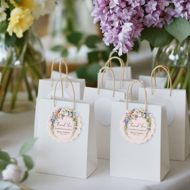 Frühjahrs-Blumen-Brautparty Geschenkanhänger (Celebrate the bride-to-be with this elegant spring floral bridal shower design. )