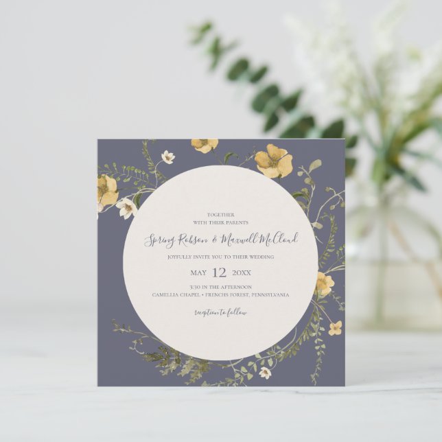 Frühjahrs-Wildblume Wreath Lila Square Hochzeit Einladung (Stehend Vorderseite)