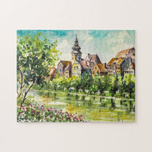 Frühling in der kleinen Stadt auf dem Fluss