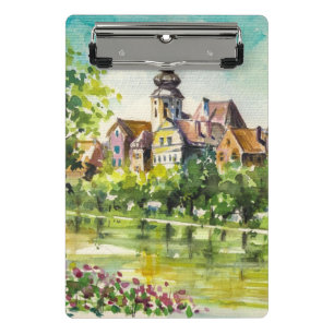 Frühling in der kleinen Stadt auf dem Fluss Mini Klemmbrett
