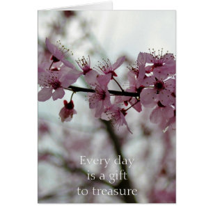 Frühlings-Kirschblüte mit Blumen