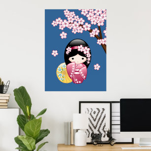 Frühlings-Kokeshi-Puppe - Süße japanische Geisha a Poster