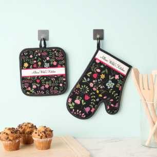 Frühlings-Wildblumen Florals auf schwarz Personali Ofenhandschuh & Topflappen-Set