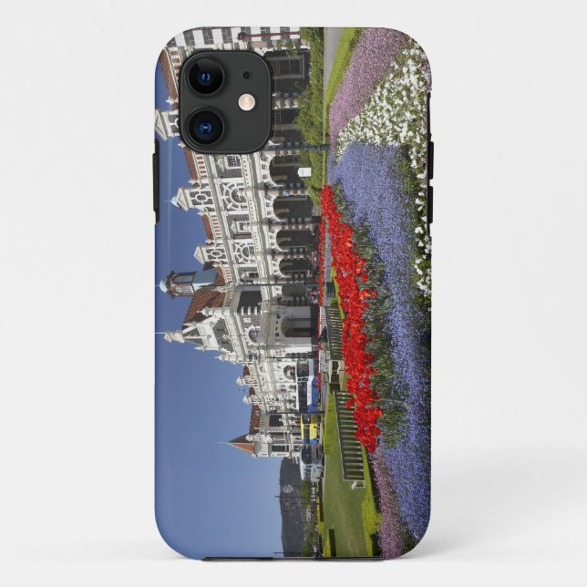 Frühlingsblumen und historischer Bahnhof, Case-Mate iPhone Hülle (Rückseite)