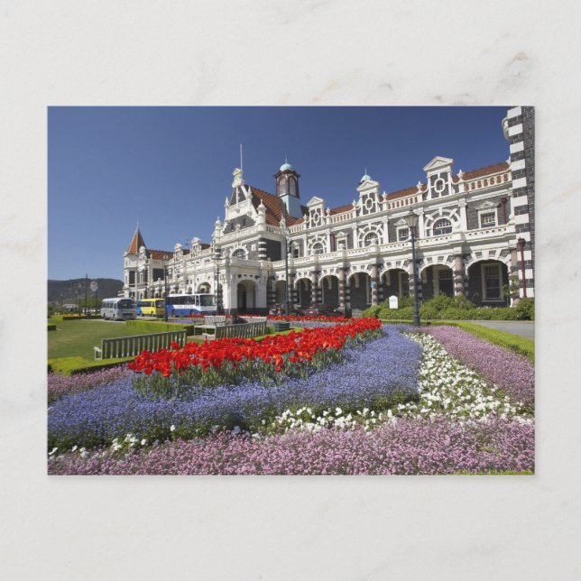 Frühlingsblumen und historischer Bahnhof, Postkarte (Vorderseite)