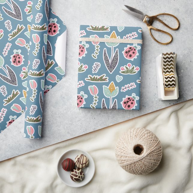 Frühlingsblumen und Ladybug Muster Geschenkpapier (Handwerk)