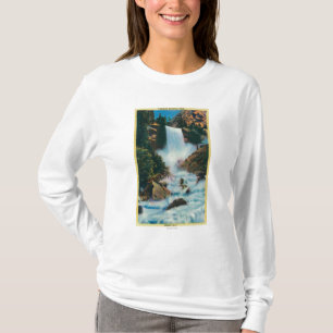 Frühlingshafte Fälle bei YosemiteYosemite, CA T-Shirt