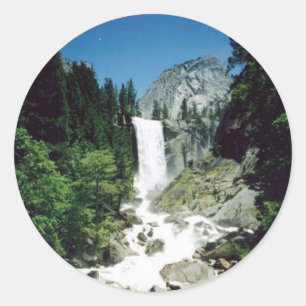 Frühlingshafte Fälle Yosemite Runder Aufkleber