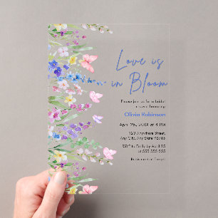 Frühlingshochzeit Floral Love is in Bloom Brautpar Acryleinladungen