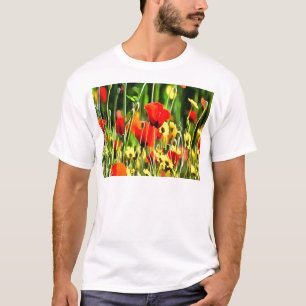 Frühlingspopie und Blume auf der Wiese T-Shirt