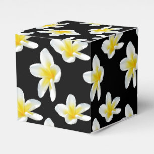 Frühlingsserenade: Gelbe Frangipani auf Schwarz, Geschenkschachtel