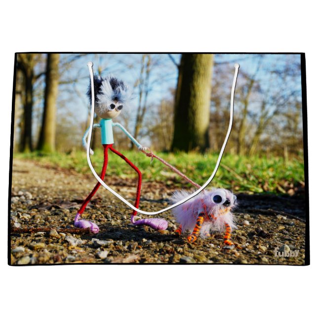 Fubby die zijn hondje uitlaat. große geschenktüte (Vorderseite)