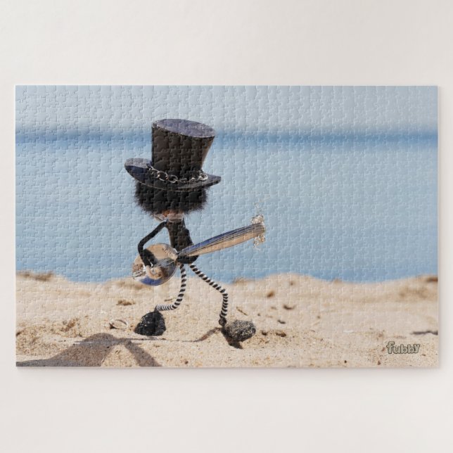 Fubby rock gitarist met hoed op het strand. (Horizontal)