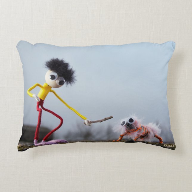 Fubby speelt buiten met dier. dekokissen (Vorderseite)