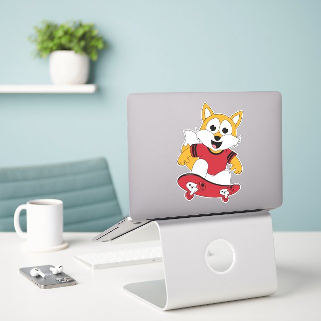 Fuchs mit Skateboard Aufkleber (Laptop auf Schreibtisch)