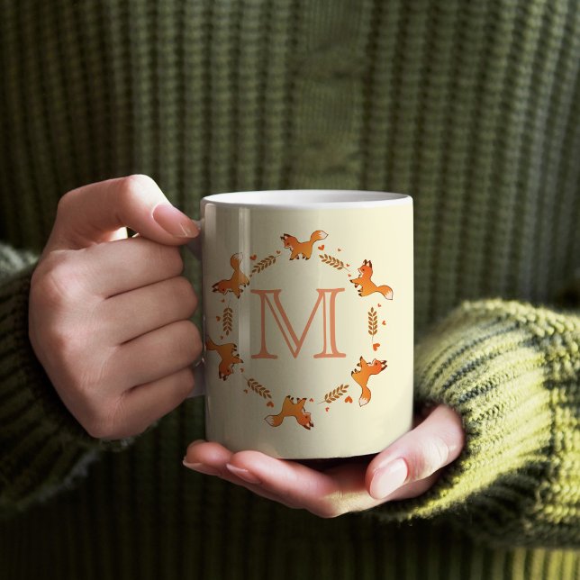 Füchse, Laurel und Herzkranz mit Monogramm Kaffeetasse (Foxes and Laurels Monogram Mug)