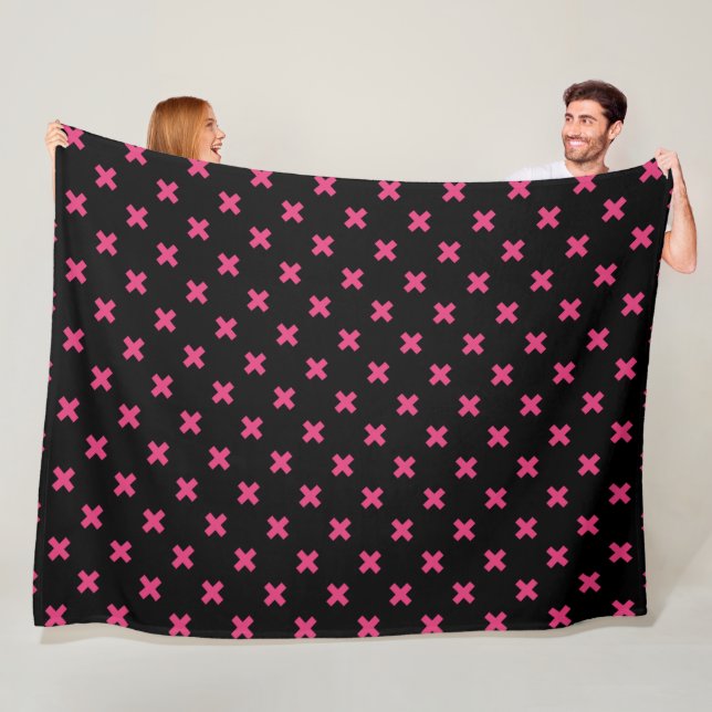 Fuchsia Kreuzstiche auf schwarz Fleecedecke (Beispiel)