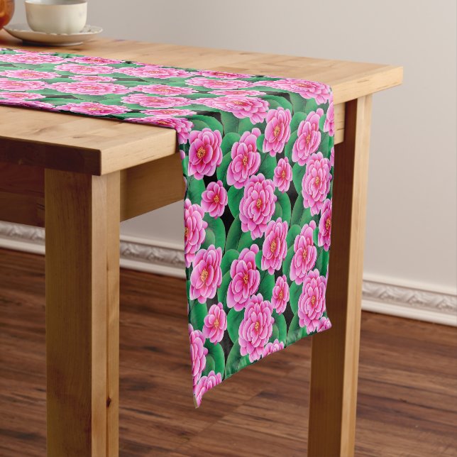 Fuchsia Pink Camellias und Jade Green Blätter Kurzer Tischläufer (Beispiel)